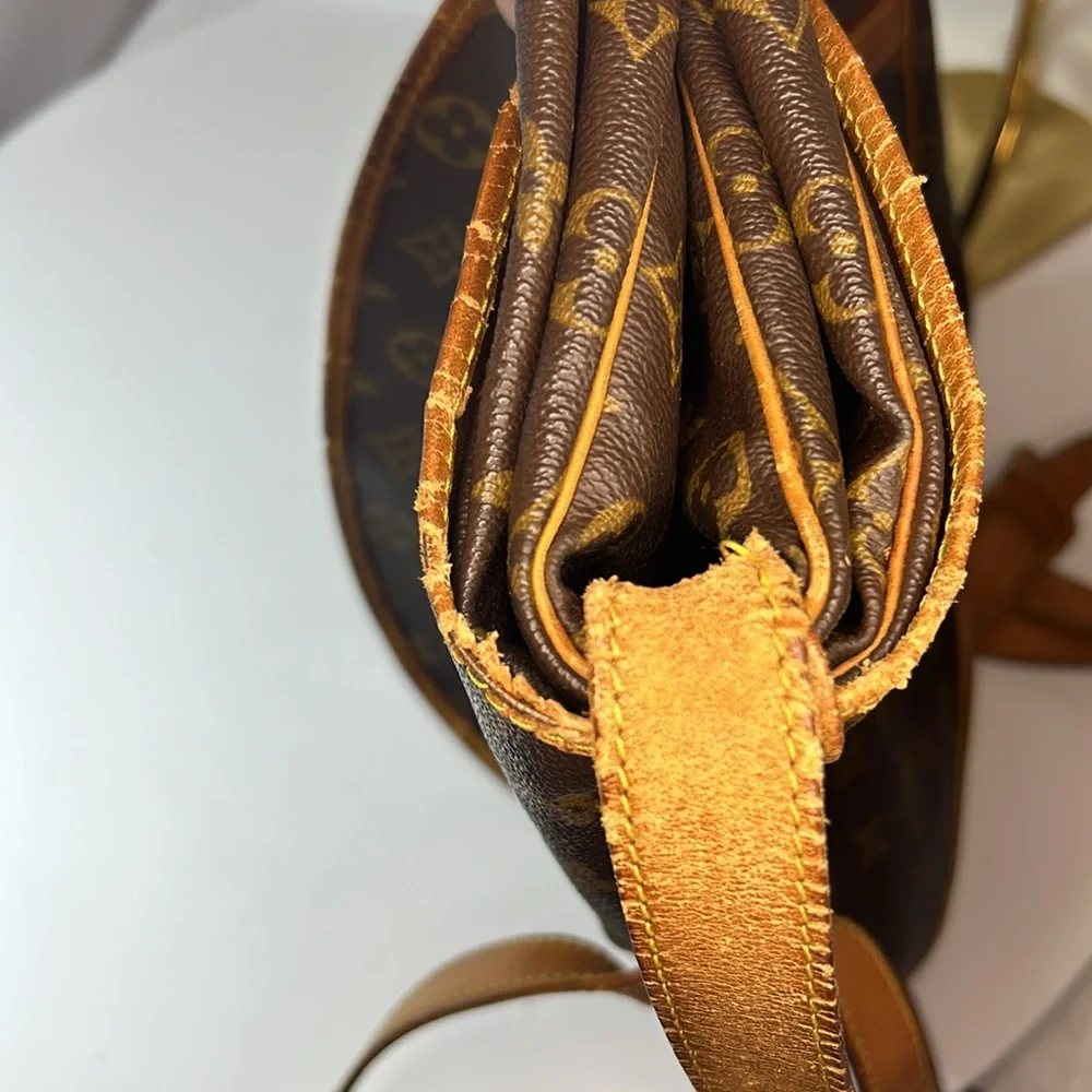 Louis Vuitton LOUIS VUITTON Monogram Saumur